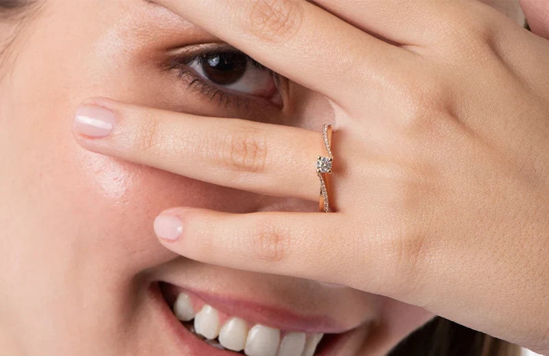 ¿Qué Debes Saber Para Comprar Un Anillo De Compromiso?