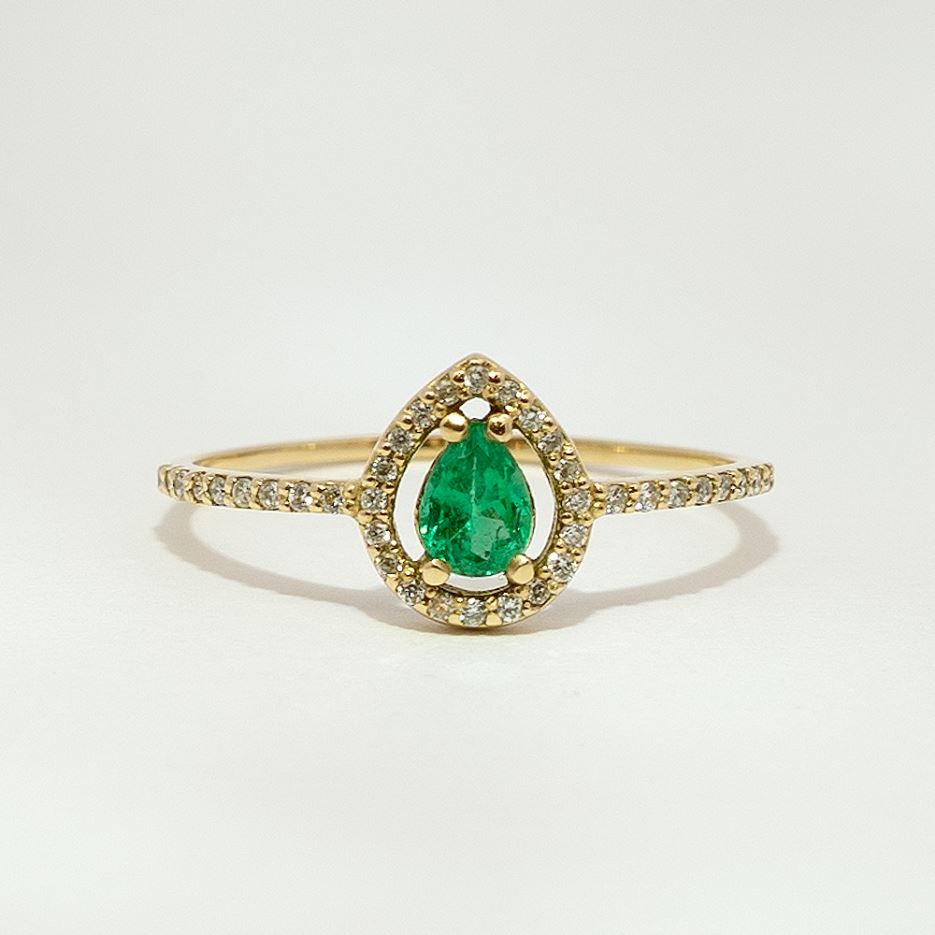 Anillo Inter Esmeralda Lágrima 0.21 ct y Diamantes en Oro Amarillo