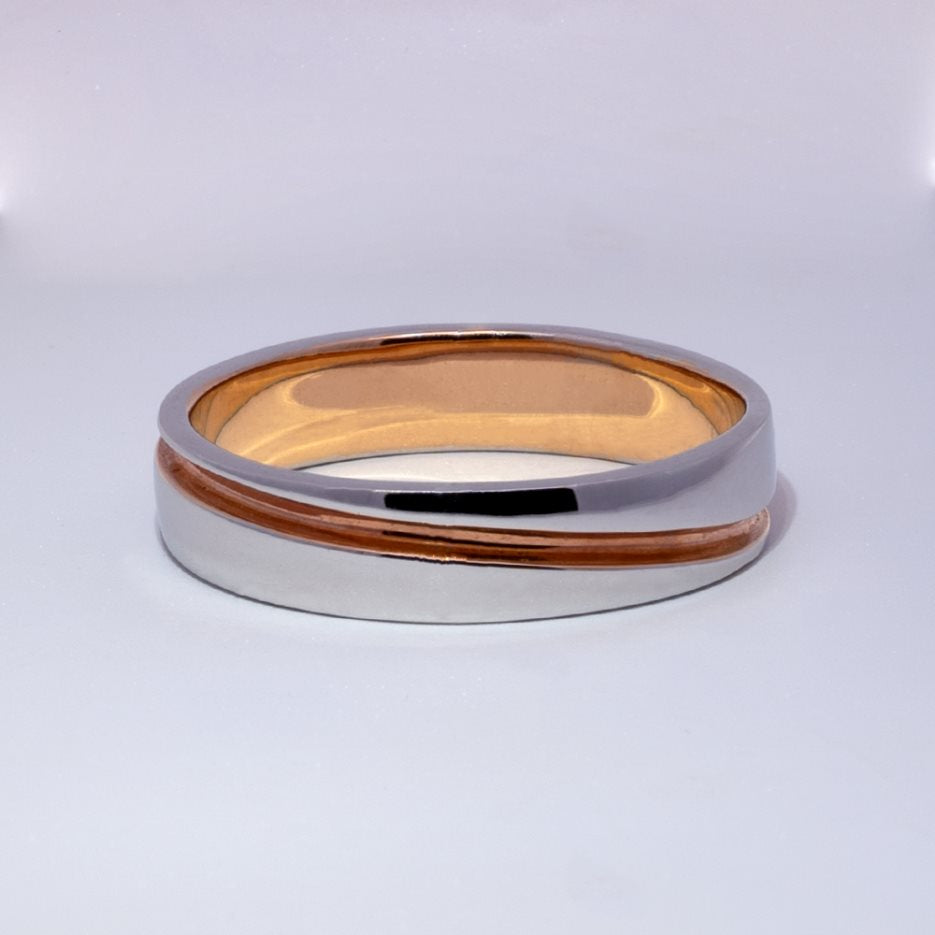 Argolla de Matrimonio en Bicolor Hilera Central Diagonal