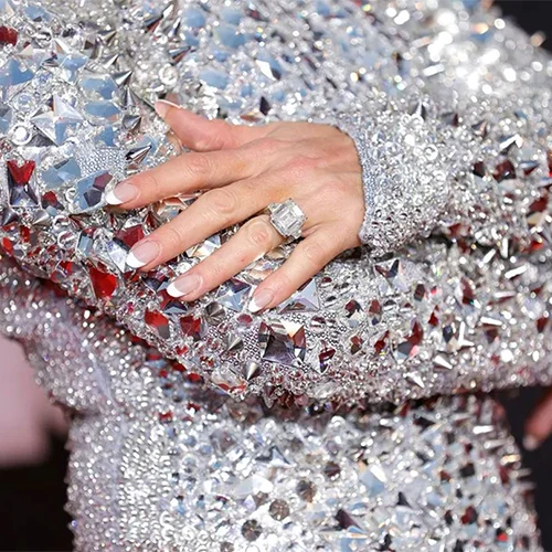 anillos de compromiso más famosos - Paris Hilton